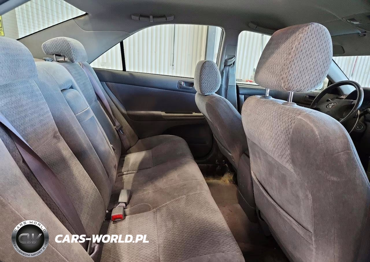 2002 Toyota Camry Le VIN:JTDBE32K820045555 - 10