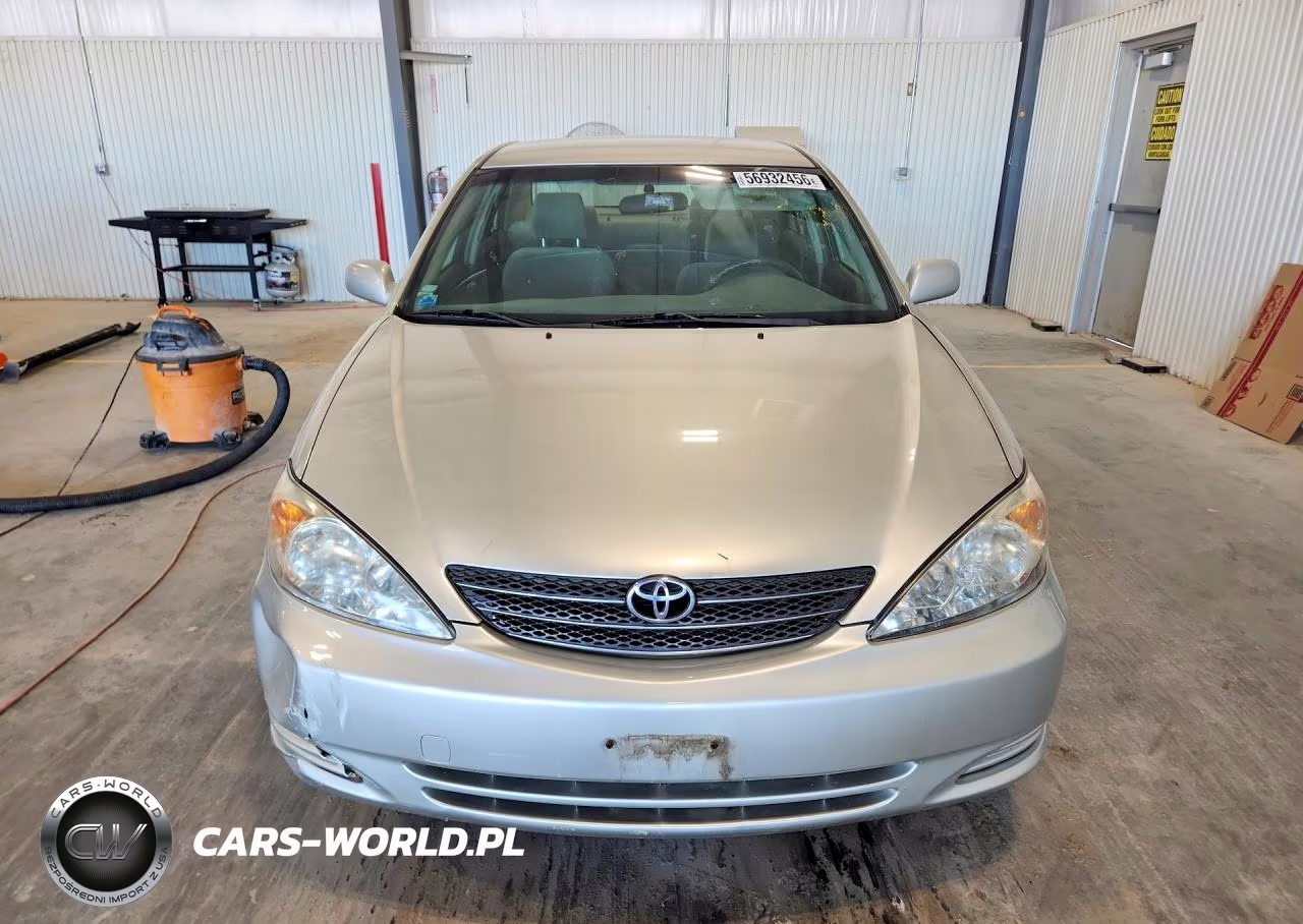 2002 Toyota Camry Le VIN:JTDBE32K820045555 - 5