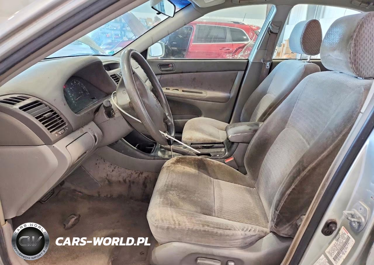 2002 Toyota Camry Le VIN:JTDBE32K820045555 - 7