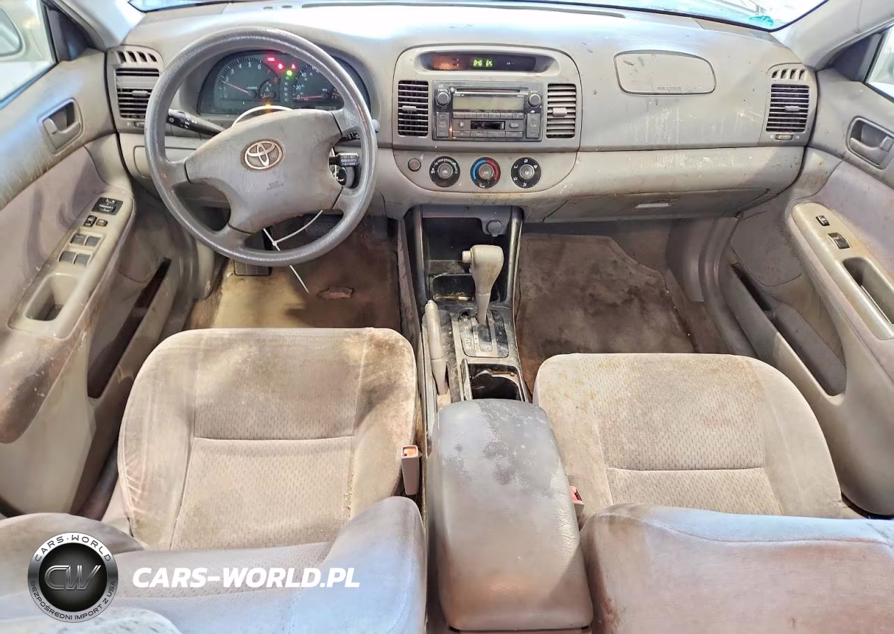 2002 Toyota Camry Le VIN:JTDBE32K820045555 - 8