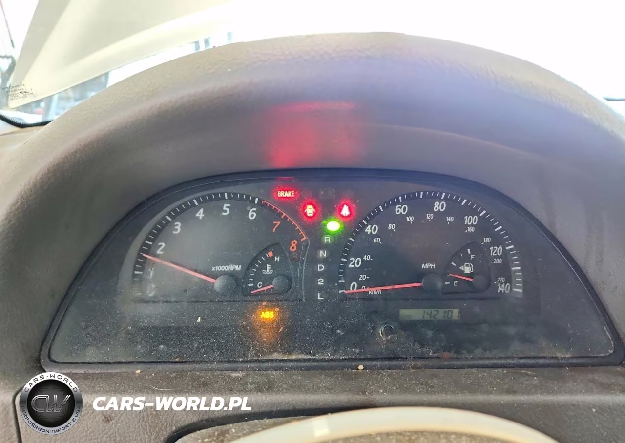 2002 Toyota Camry Le VIN:JTDBE32K820045555 - 9
