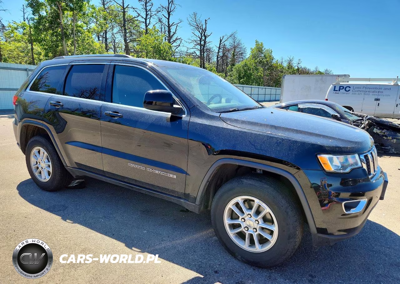 2018 Jeep Grand Cherokee Laredo VIN:1C4RJFAG2JC276666 - 4