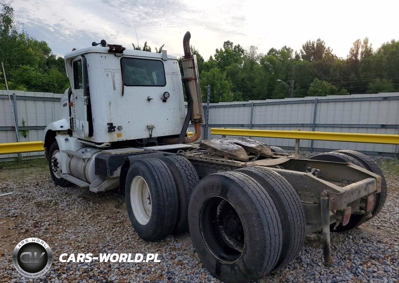 1998 International 9400 Semi Truck VIN:2HSFHAER8WC052839 - 3