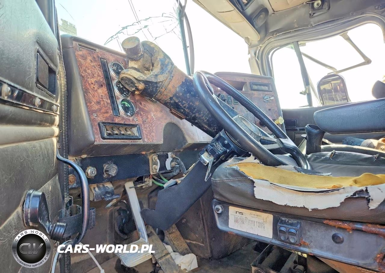 1998 International 9400 Semi Truck VIN:2HSFHAER8WC052839 - 9