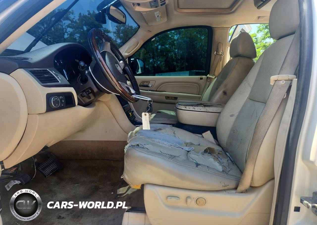2008 Cadillac Escalade Luxury VIN:1GYFK63808R197584 - 7