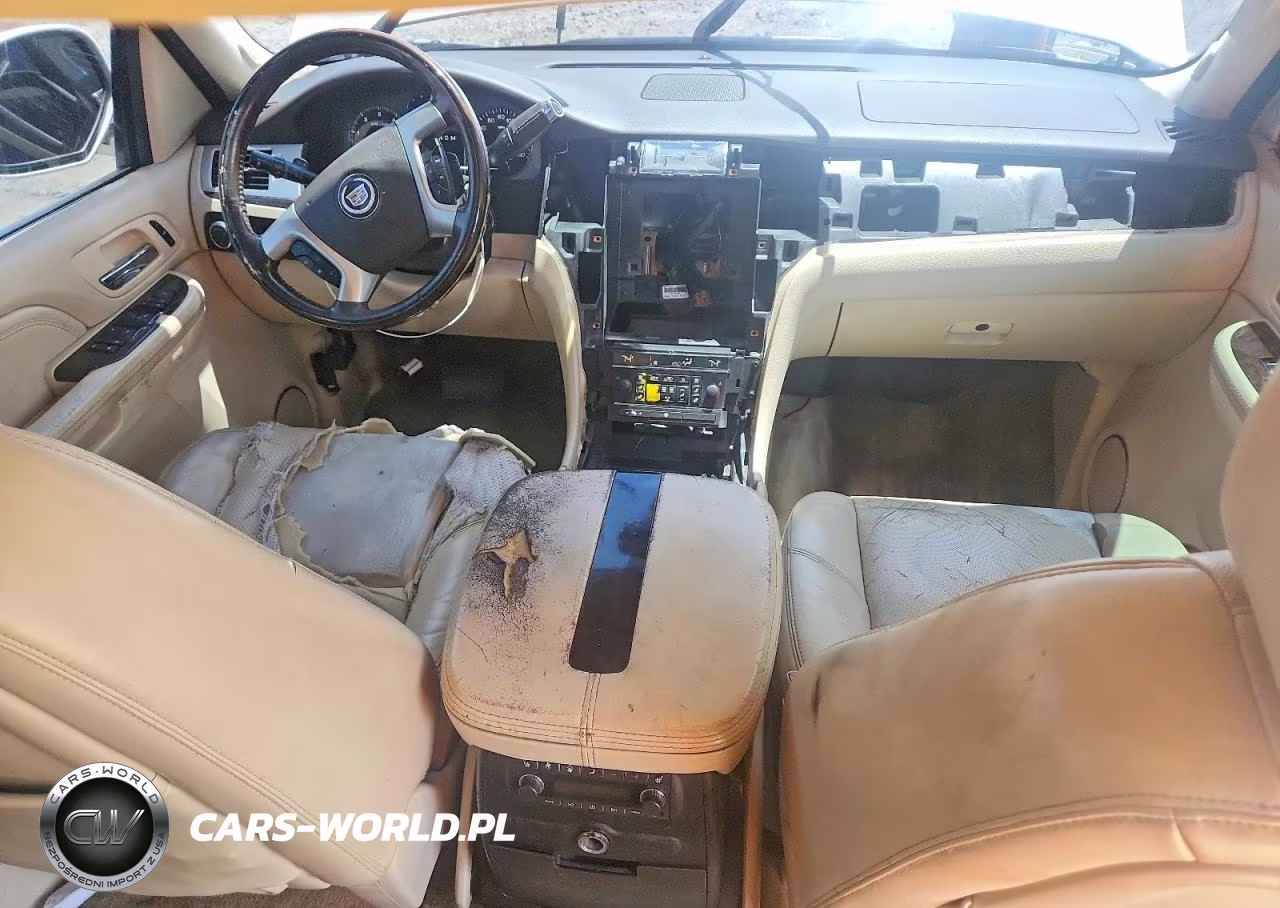 2008 Cadillac Escalade Luxury VIN:1GYFK63808R197584 - 8