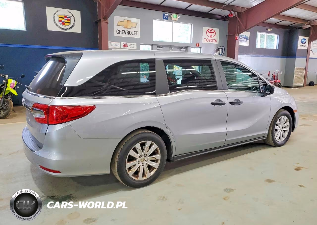 2018 Honda Odyssey Lx VIN:5FNRL6H26JB100064 - 3