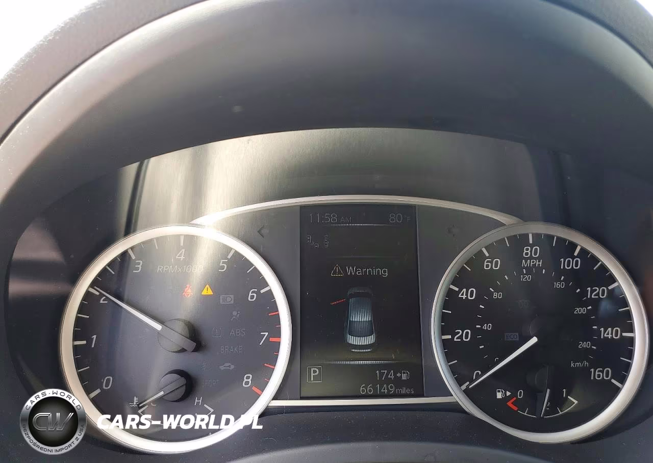 2018 Nissan Sentra Sr VIN:3N1AB7AP4JY234106 - 9