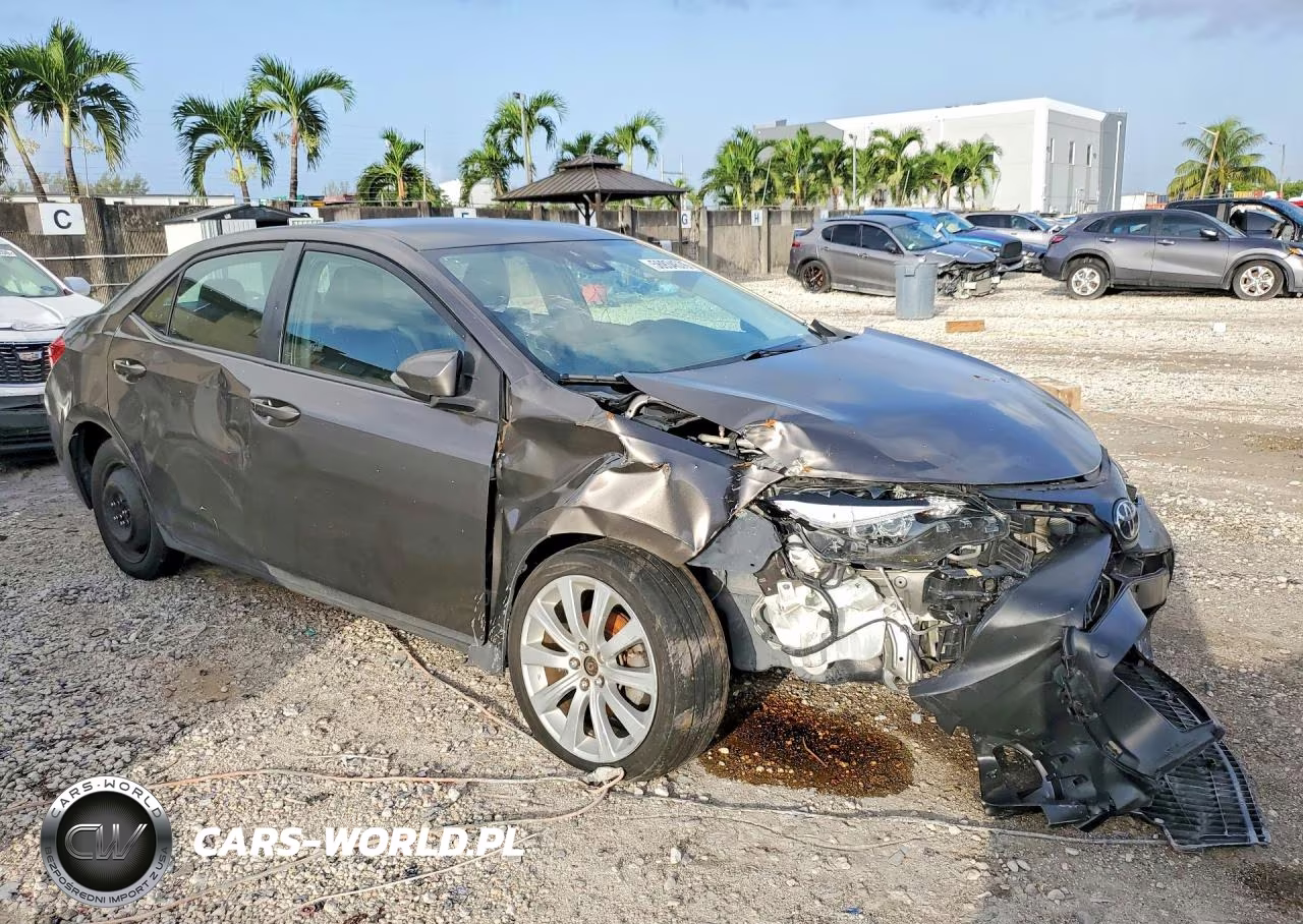 2018 Toyota Corolla Se VIN:2T1BURHE8JC064019 - 4