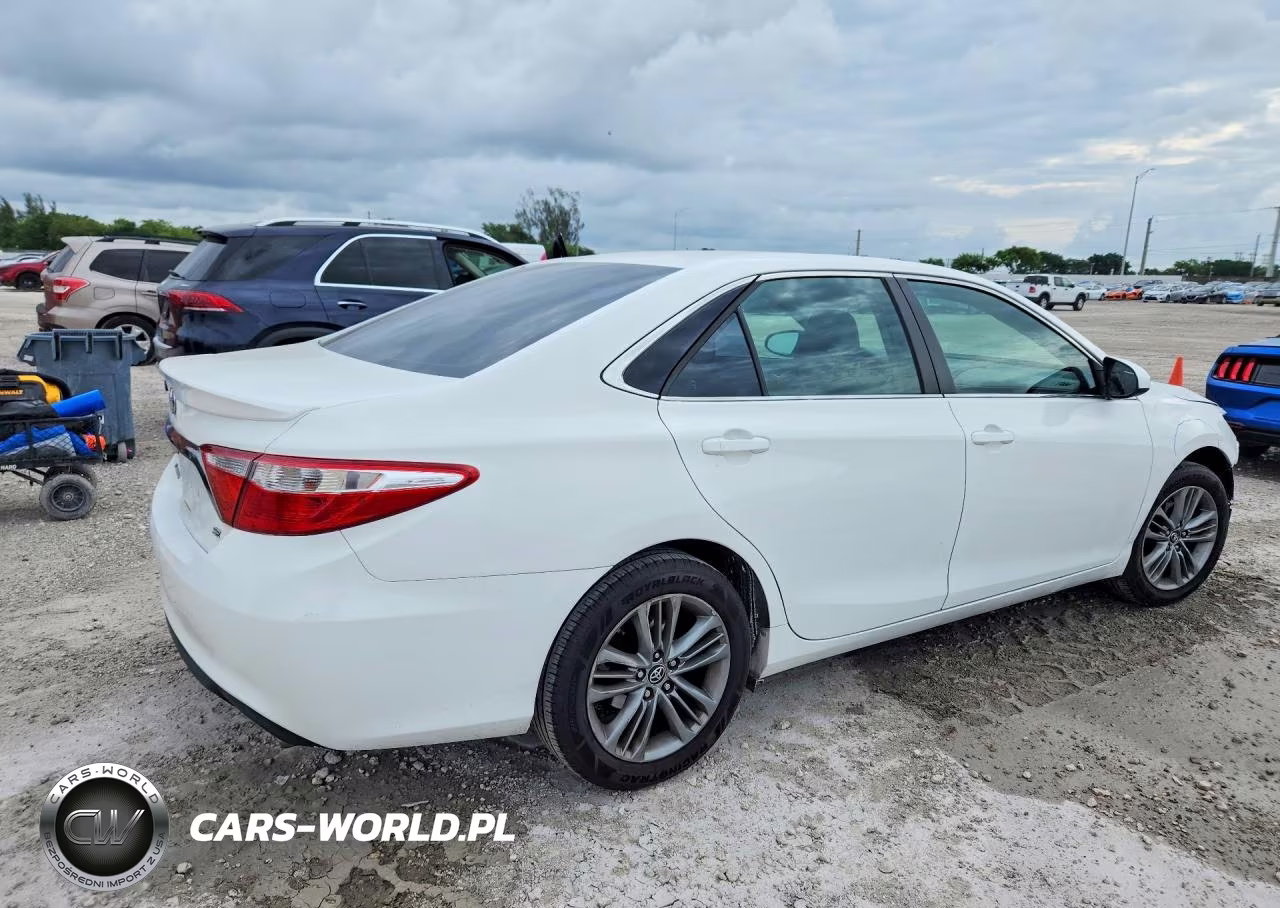 2015 Toyota Camry Se VIN:4T1BF1FK6FU884562 - 3