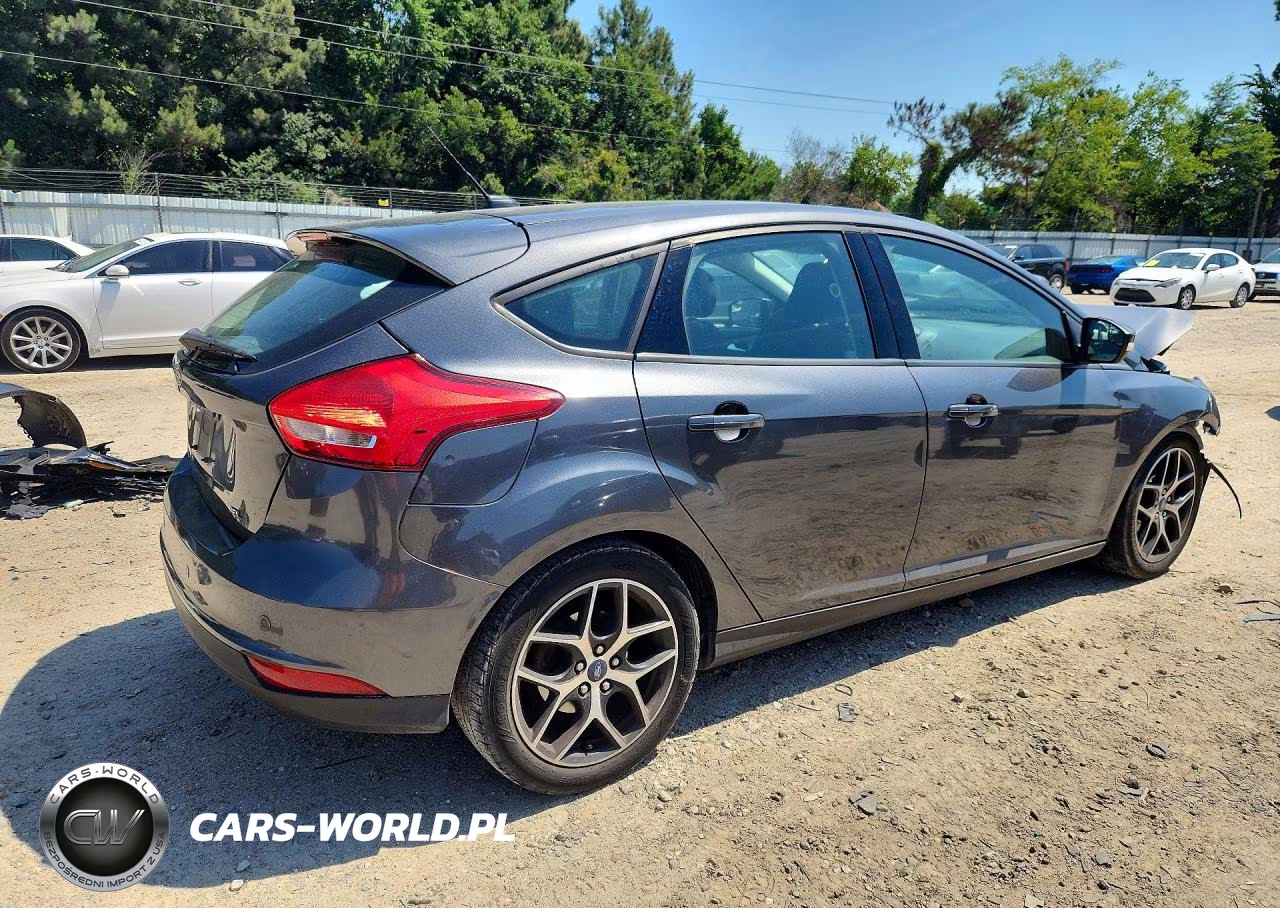 2017 Ford Focus Sel VIN:1FADP3M2XHL323174 - 3