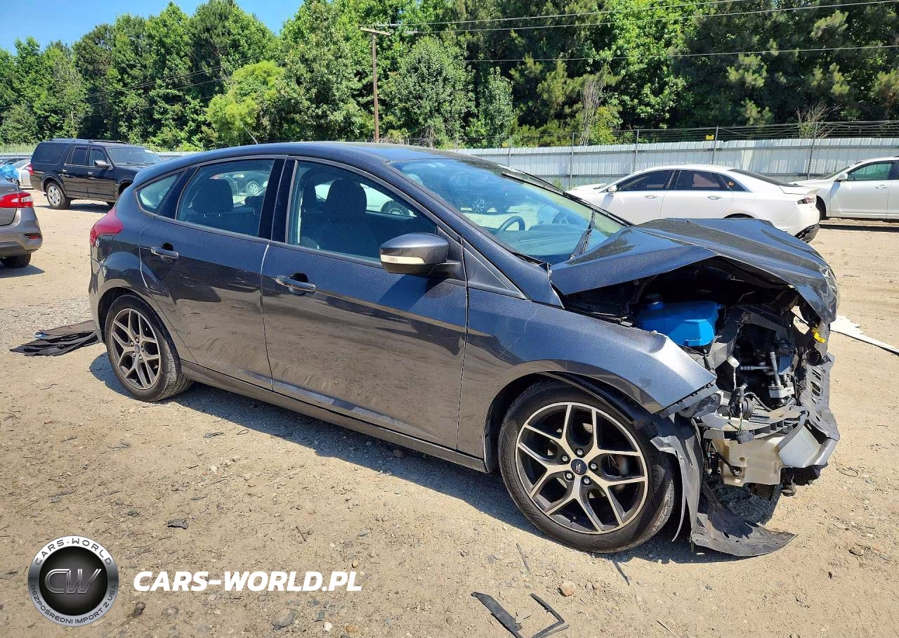 2017 Ford Focus Sel VIN:1FADP3M2XHL323174 - 4