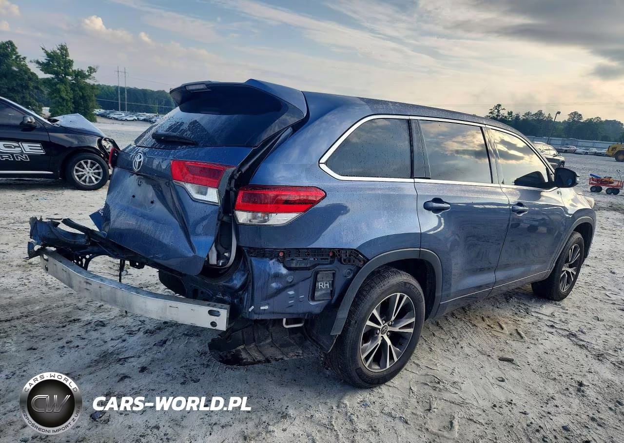 2017 Toyota Highlander Le VIN:5TDZARFH8HS031706 - 3