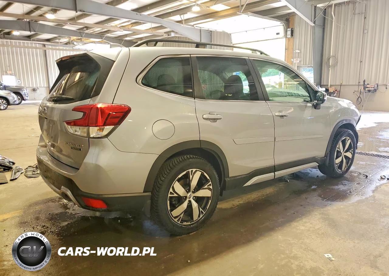2021 Subaru Forester Touring VIN:JF2SKAXC1MH514800 - 3