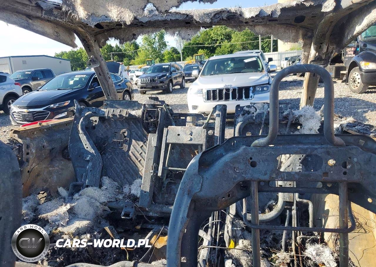 2018 Jeep Wrangler Unlimited Sahara VIN:1C4HJXEG3JW138967 - 10