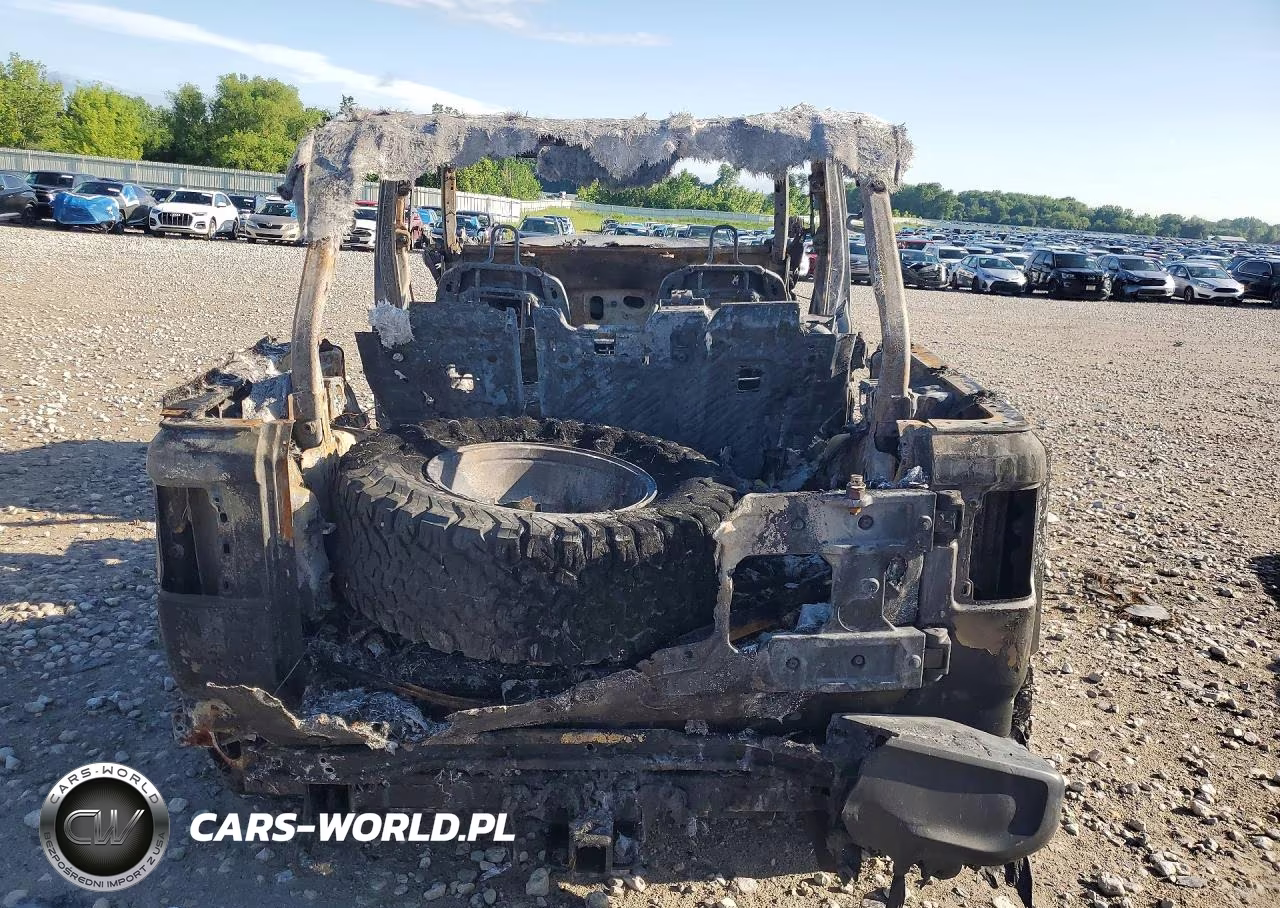 2018 Jeep Wrangler Unlimited Sahara VIN:1C4HJXEG3JW138967 - 6