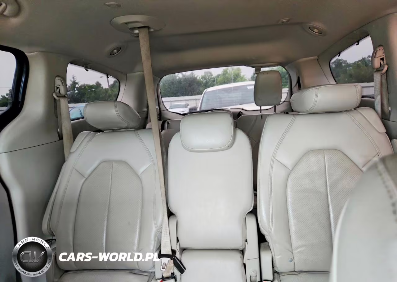 2021 Chrysler Pacifica Touring L VIN:2C4RC1BG5MR598175 - 10
