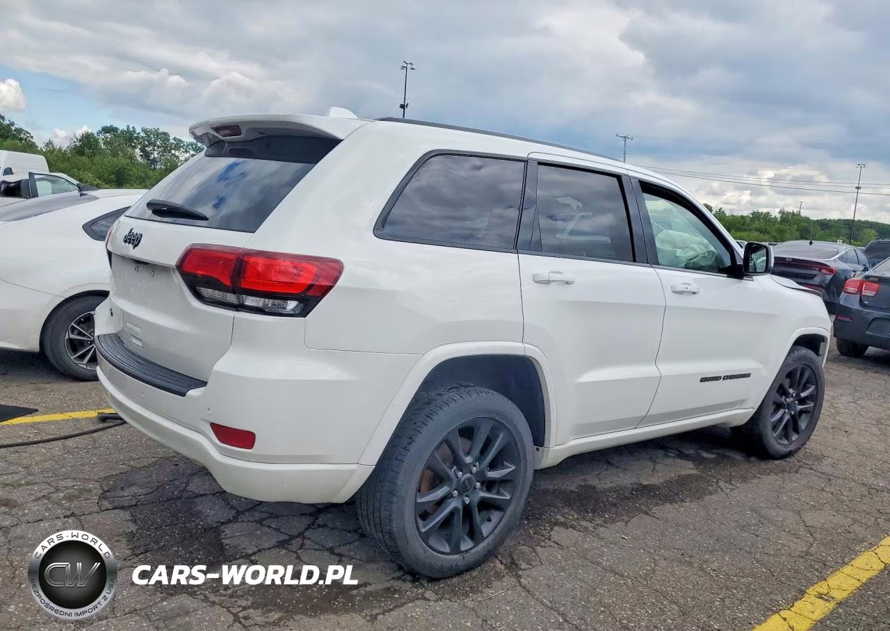 2020 Jeep Grand Cherokee Laredo VIN:1C4RJFAG8LC151383 - 3