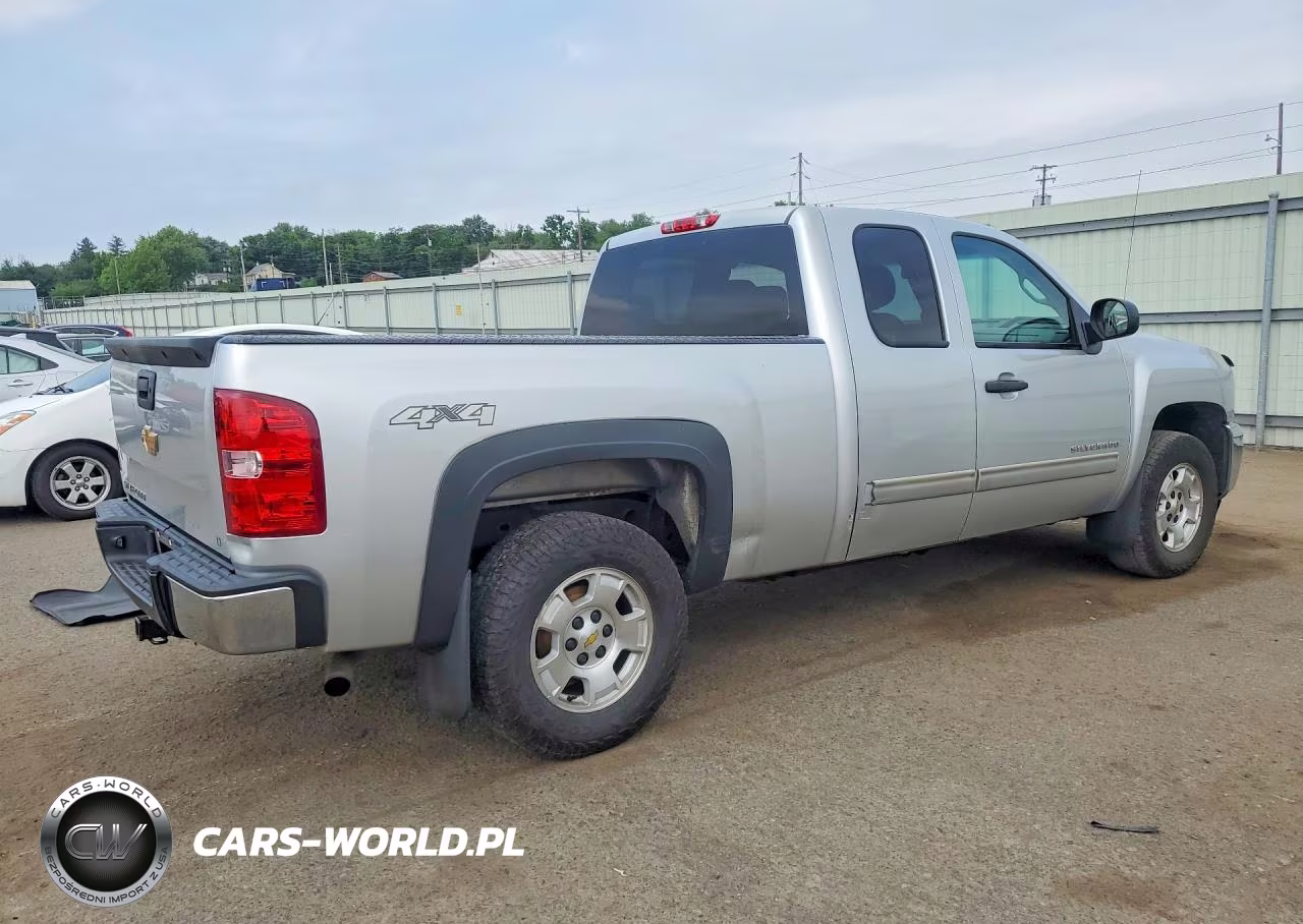 2013 Chevrolet Silverado 1500 VIN:1GCRKSE79DZ208740 - 3