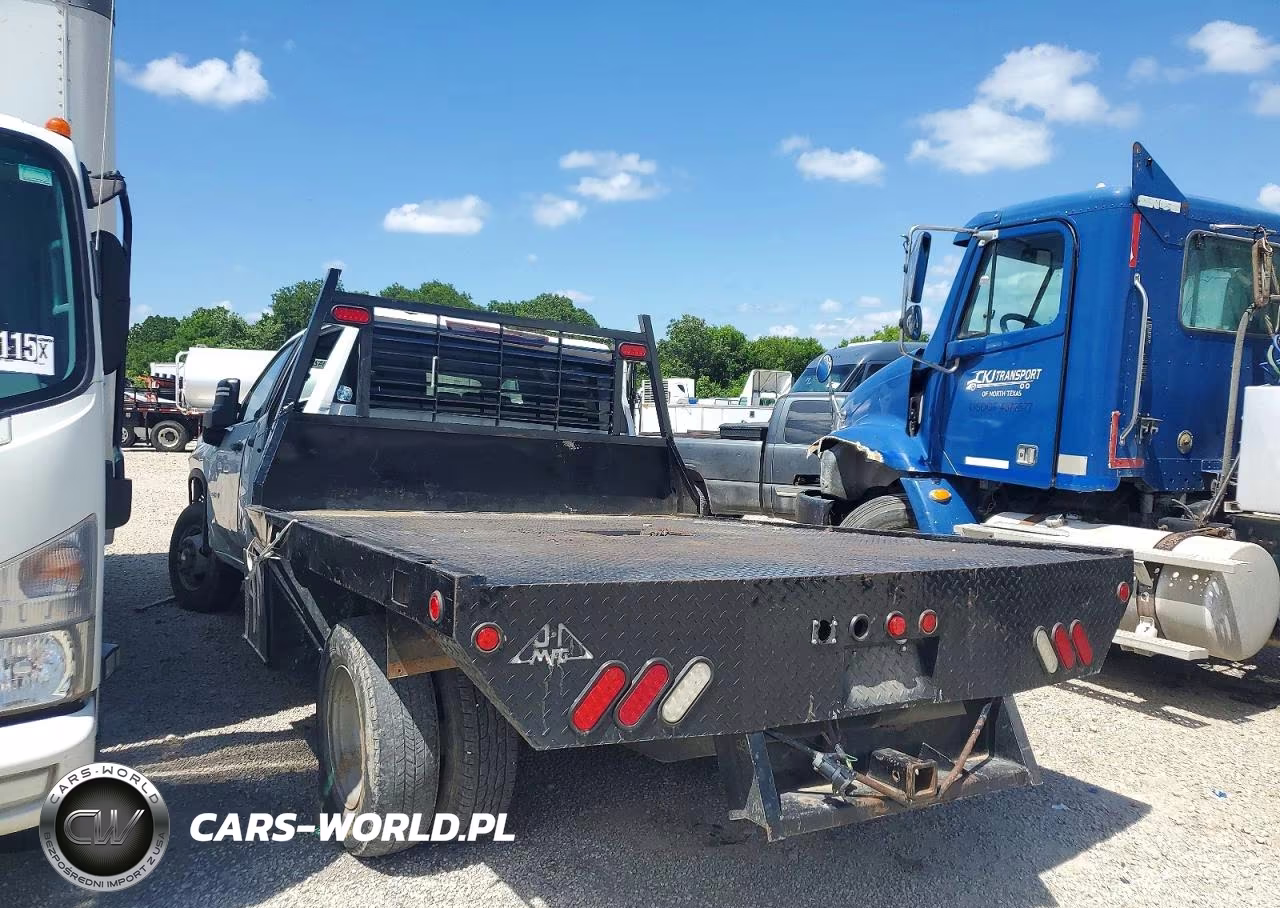 2023 Chevrolet Silverado K3500 VIN:1GB4YSEY9PF121187 - 3