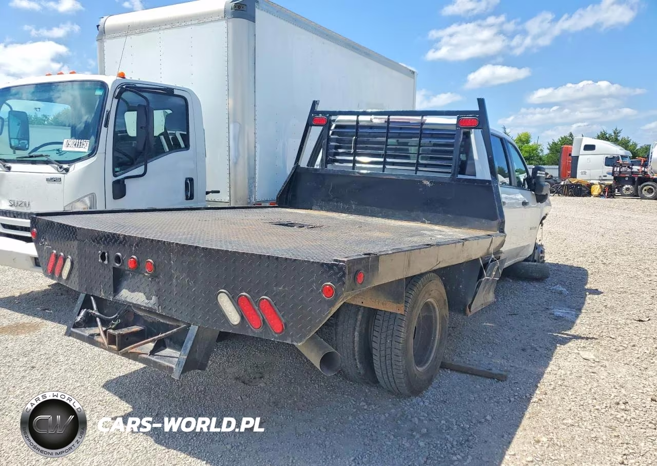 2023 Chevrolet Silverado K3500 VIN:1GB4YSEY9PF121187 - 4
