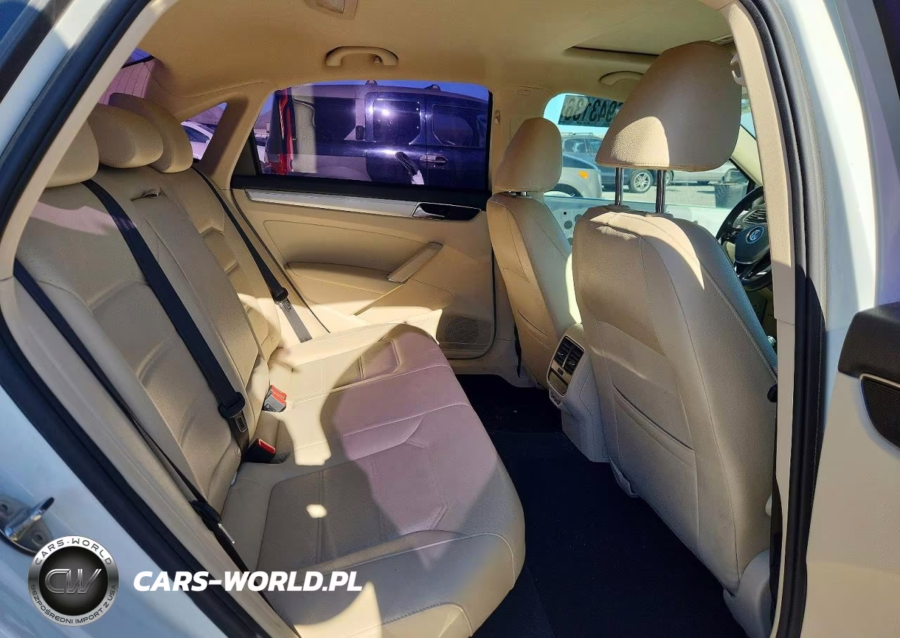2019 Volkswagen Passat Wolfsburg VIN:1VWLA7A33KC001900 - 10