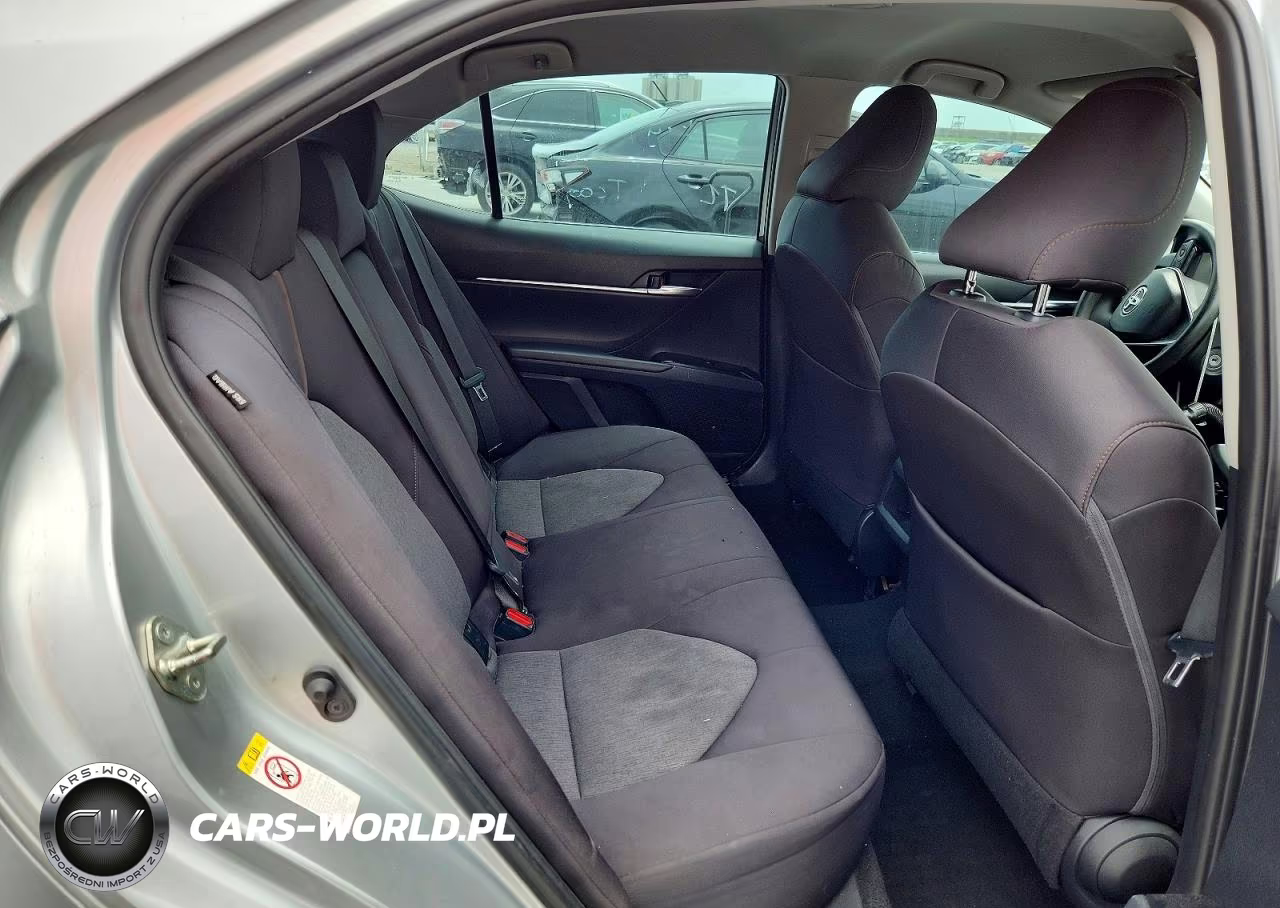 2018 Toyota Camry Le VIN:4T1B11HK1JU501051 - 10