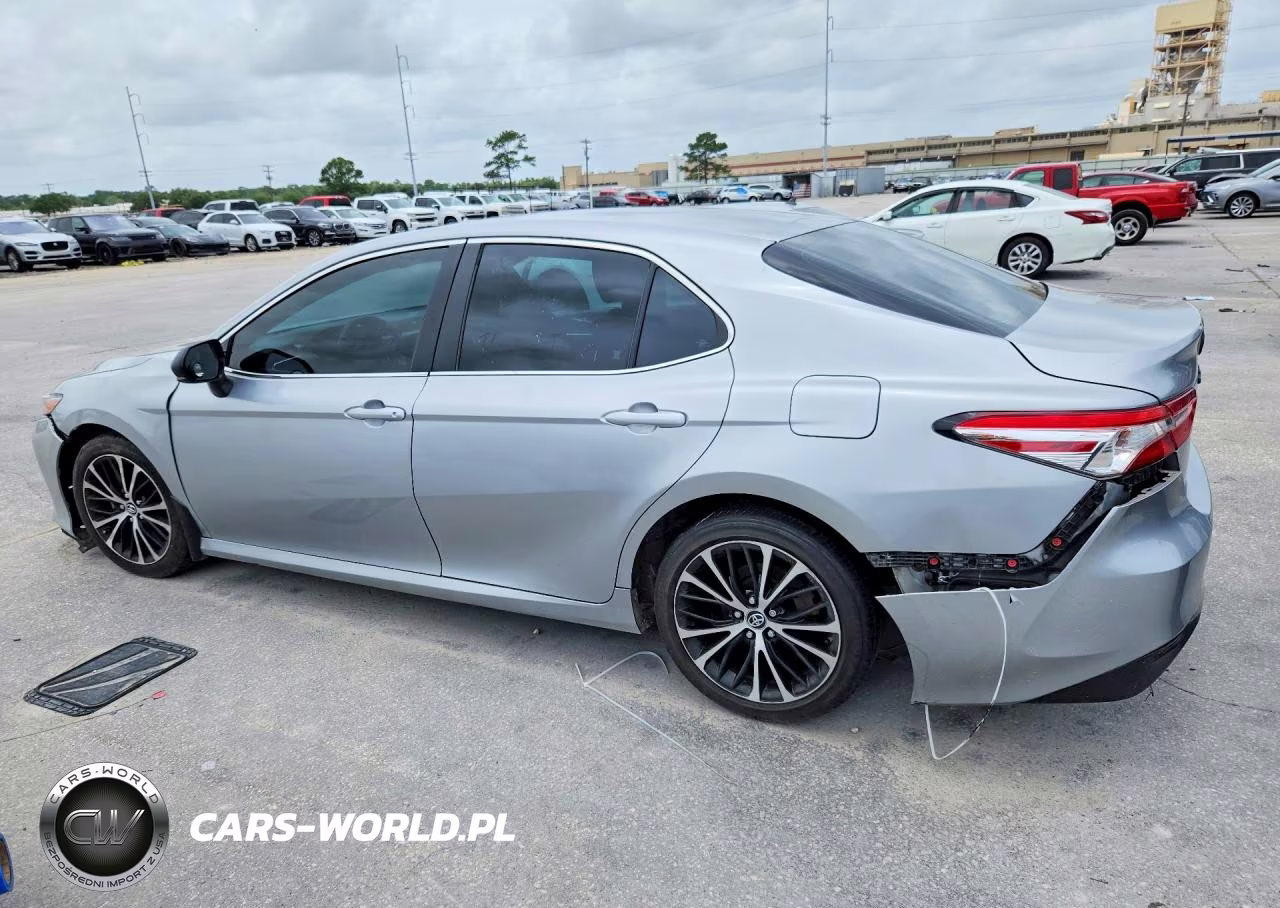 2018 Toyota Camry Le VIN:4T1B11HK1JU501051 - 2
