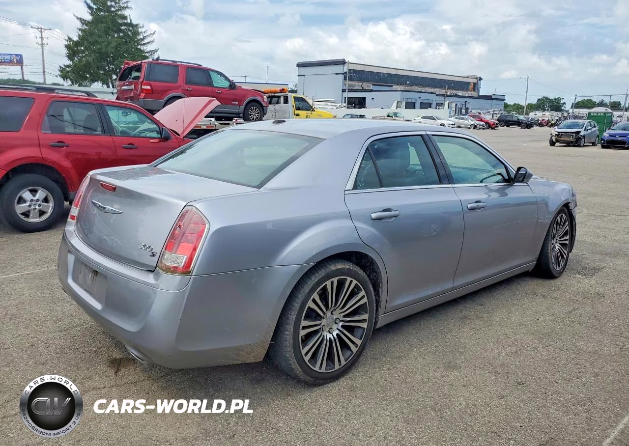 2013 Chrysler 300 S VIN:2C3CCABG2DH711676 - 3