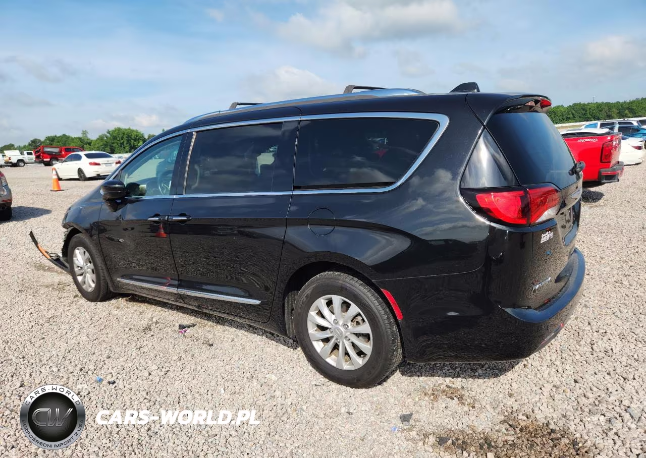 2018 Chrysler Pacifica Touring L Plus VIN:2C4RC1EG9JR194965 - 2
