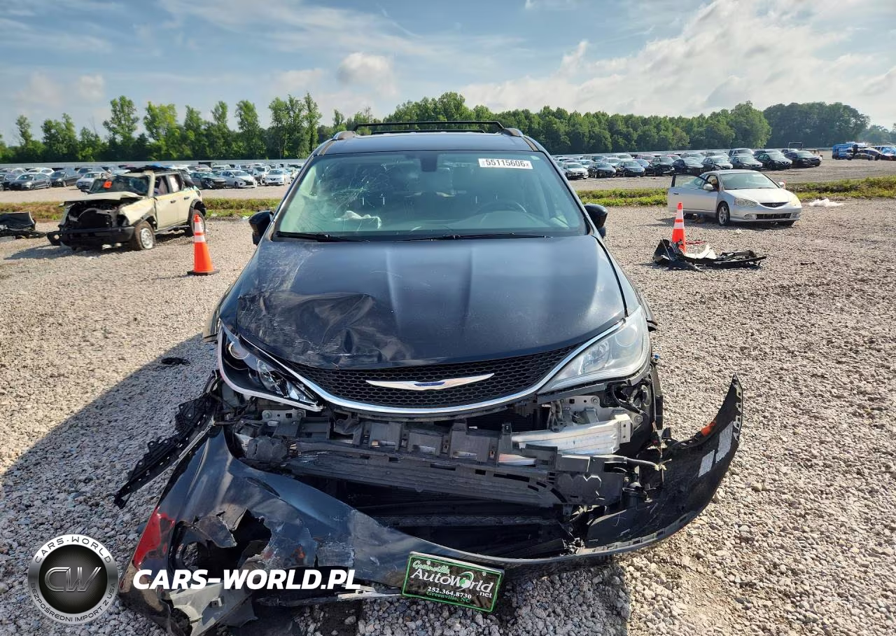 2018 Chrysler Pacifica Touring L Plus VIN:2C4RC1EG9JR194965 - 5