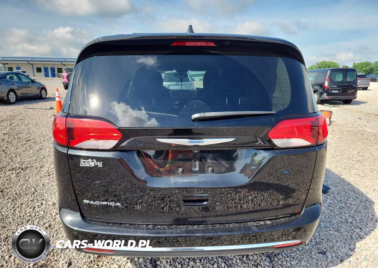 2018 Chrysler Pacifica Touring L Plus VIN:2C4RC1EG9JR194965 - 6