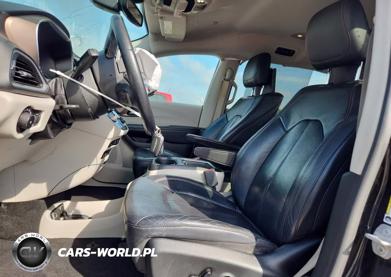 2018 Chrysler Pacifica Touring L Plus VIN:2C4RC1EG9JR194965 - 7