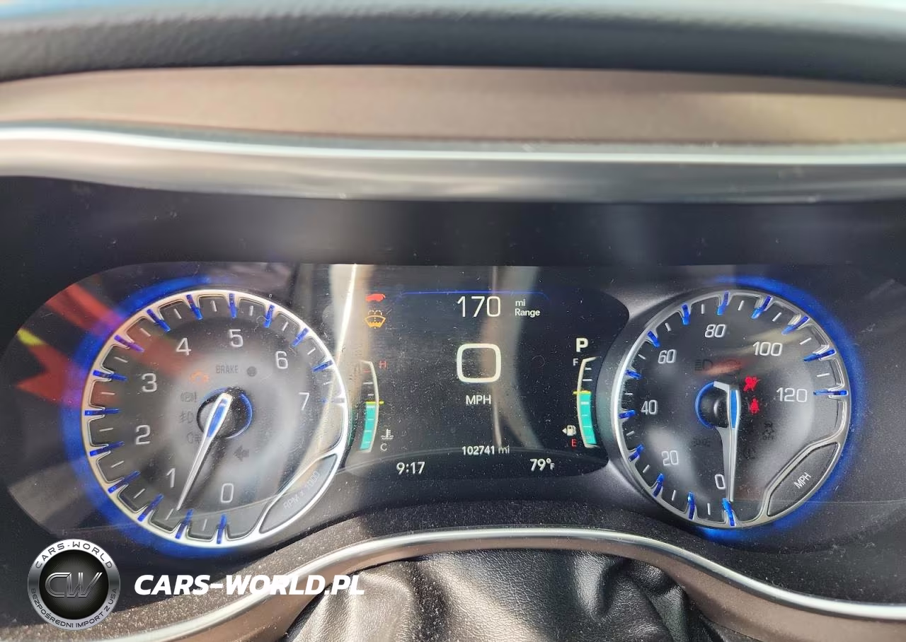2018 Chrysler Pacifica Touring L Plus VIN:2C4RC1EG9JR194965 - 9