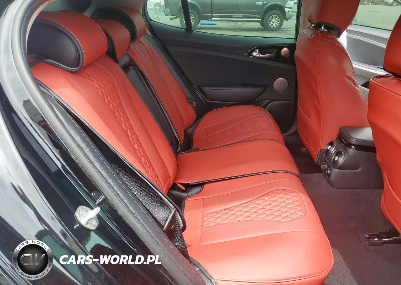 2018 Kia Stinger Premium VIN:KNAE25LA5J6037039 - 10