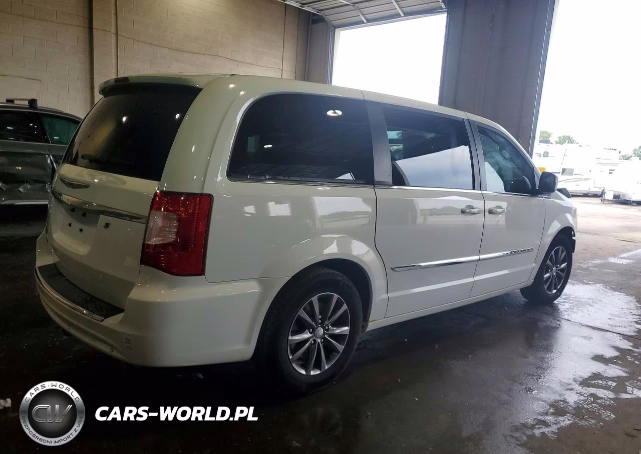 2015 Chrysler Town & Country S VIN:2C4RC1HG2FR720128 - 3