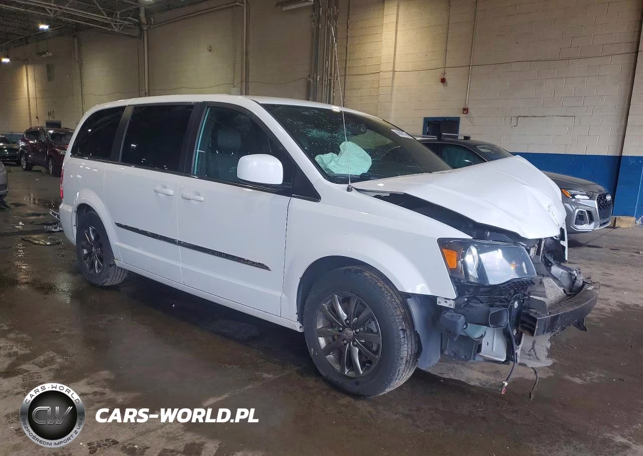 2015 Chrysler Town & Country S VIN:2C4RC1HG2FR720128 - 4