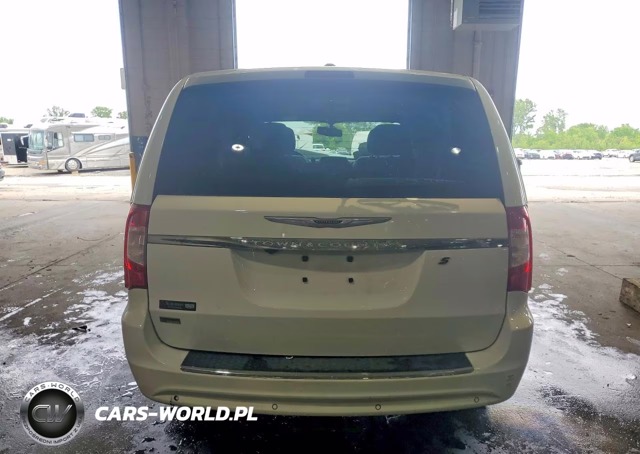 2015 Chrysler Town & Country S VIN:2C4RC1HG2FR720128 - 6