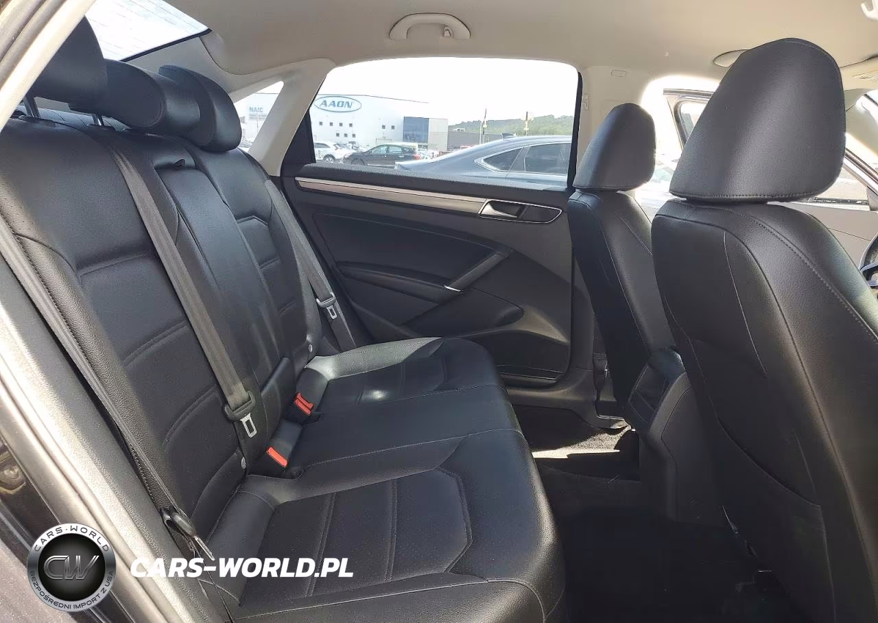 2018 Volkswagen Passat S VIN:1VWAA7A32JC033534 - 10