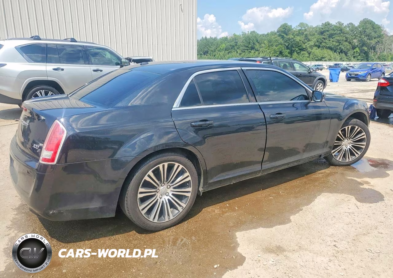 2014 Chrysler 300 S VIN:2C3CCABG8EH179190 - 3