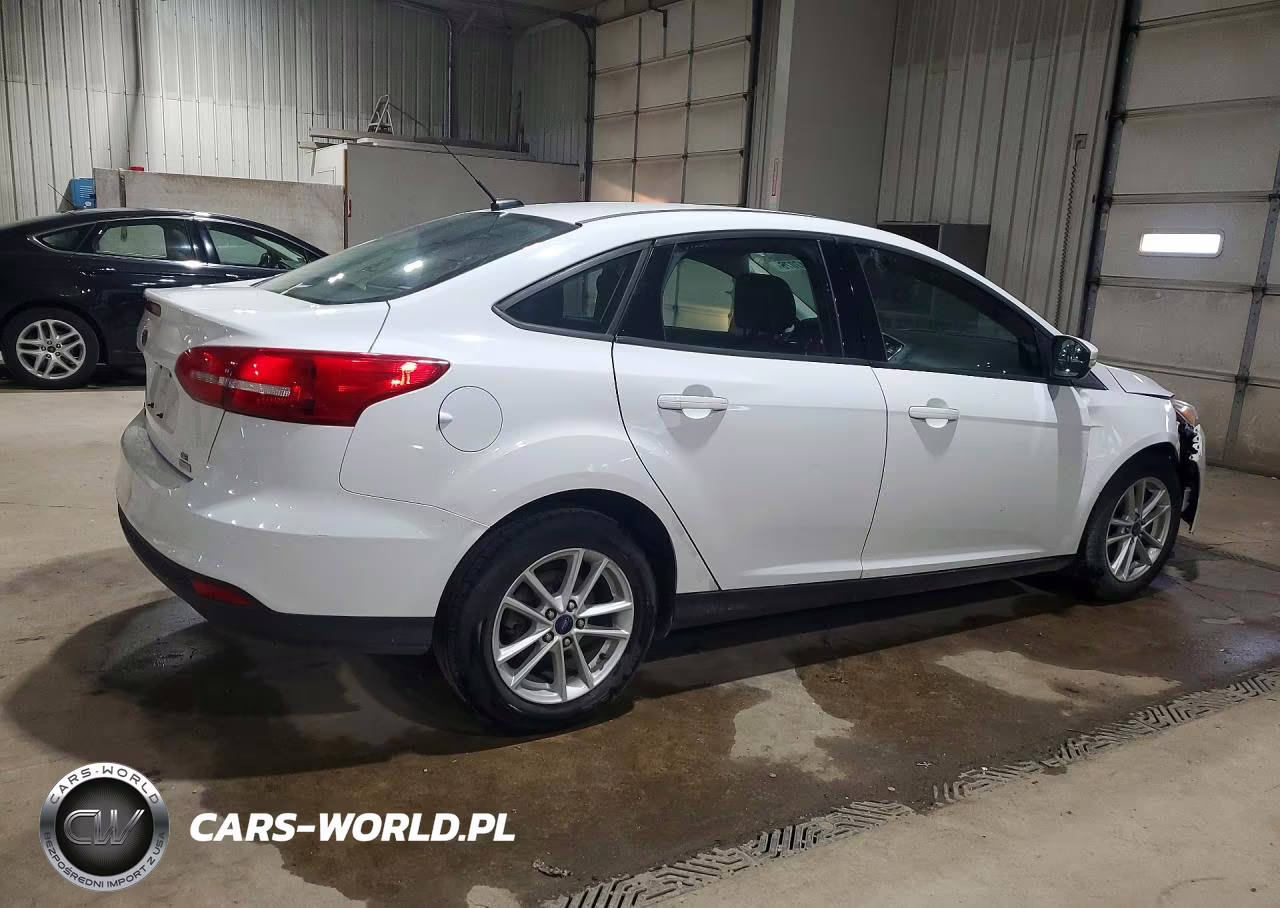 2017 Ford Focus Se VIN:1FADP3FE5HL251002 - 3