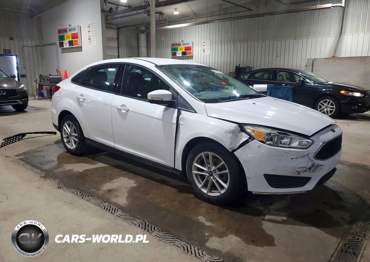 2017 Ford Focus Se VIN:1FADP3FE5HL251002 - 4