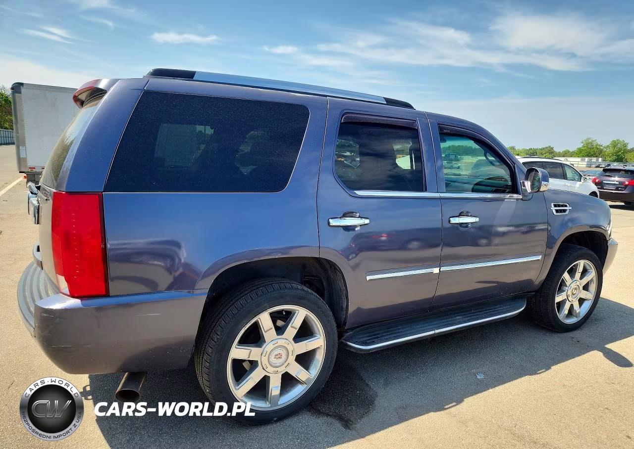 2007 Cadillac Escalade Luxury VIN:1GYFK63847R118240 - 3