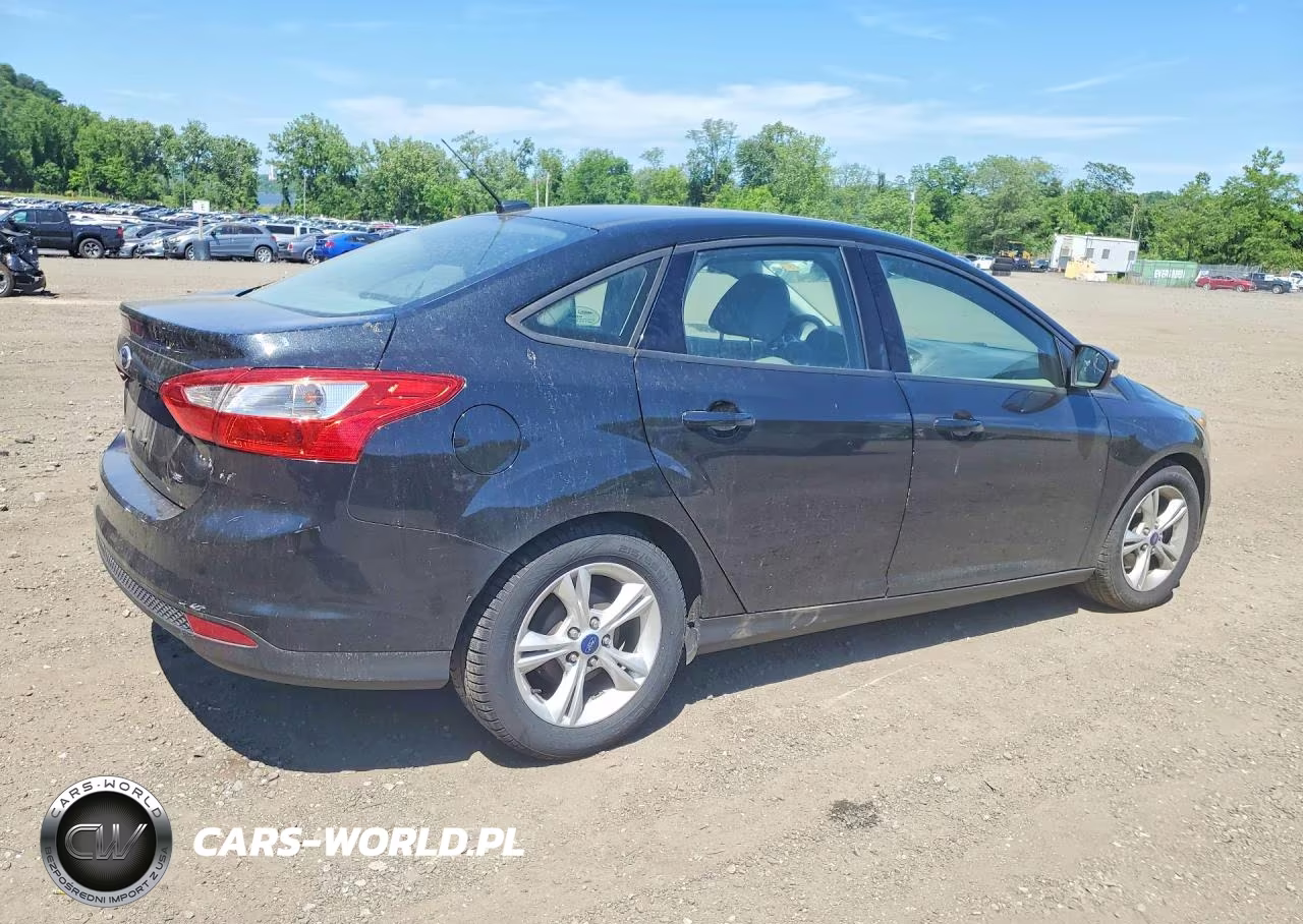 2014 Ford Focus Se VIN:1FADP3F28EL457318 - 3
