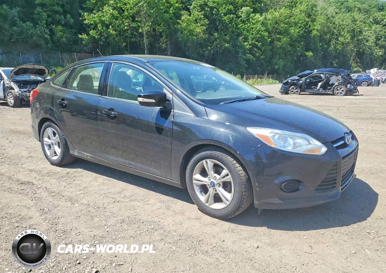 2014 Ford Focus Se VIN:1FADP3F28EL457318 - 4