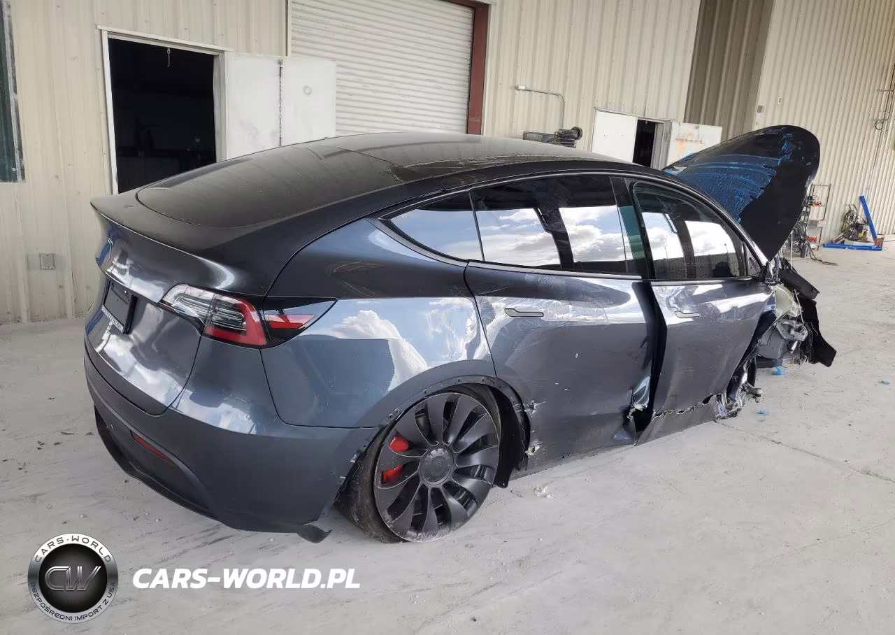 2020 Tesla Model Y VIN:5YJYGDEFXLF001388 - 3