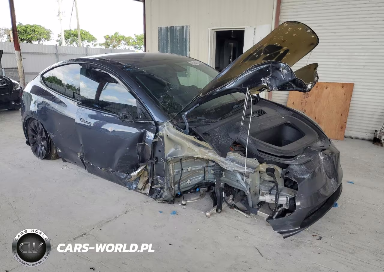 2020 Tesla Model Y VIN:5YJYGDEFXLF001388 - 4