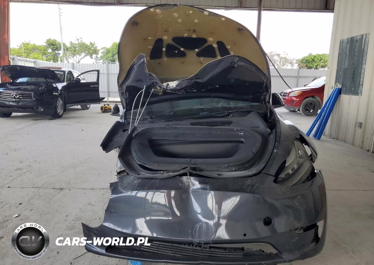 2020 Tesla Model Y VIN:5YJYGDEFXLF001388 - 5