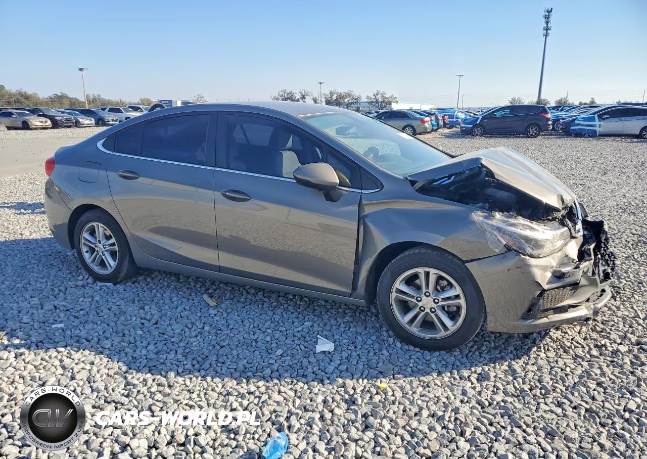 2017 Chevrolet Cruze Lt VIN:1G1BE5SM2H7177698 - 4
