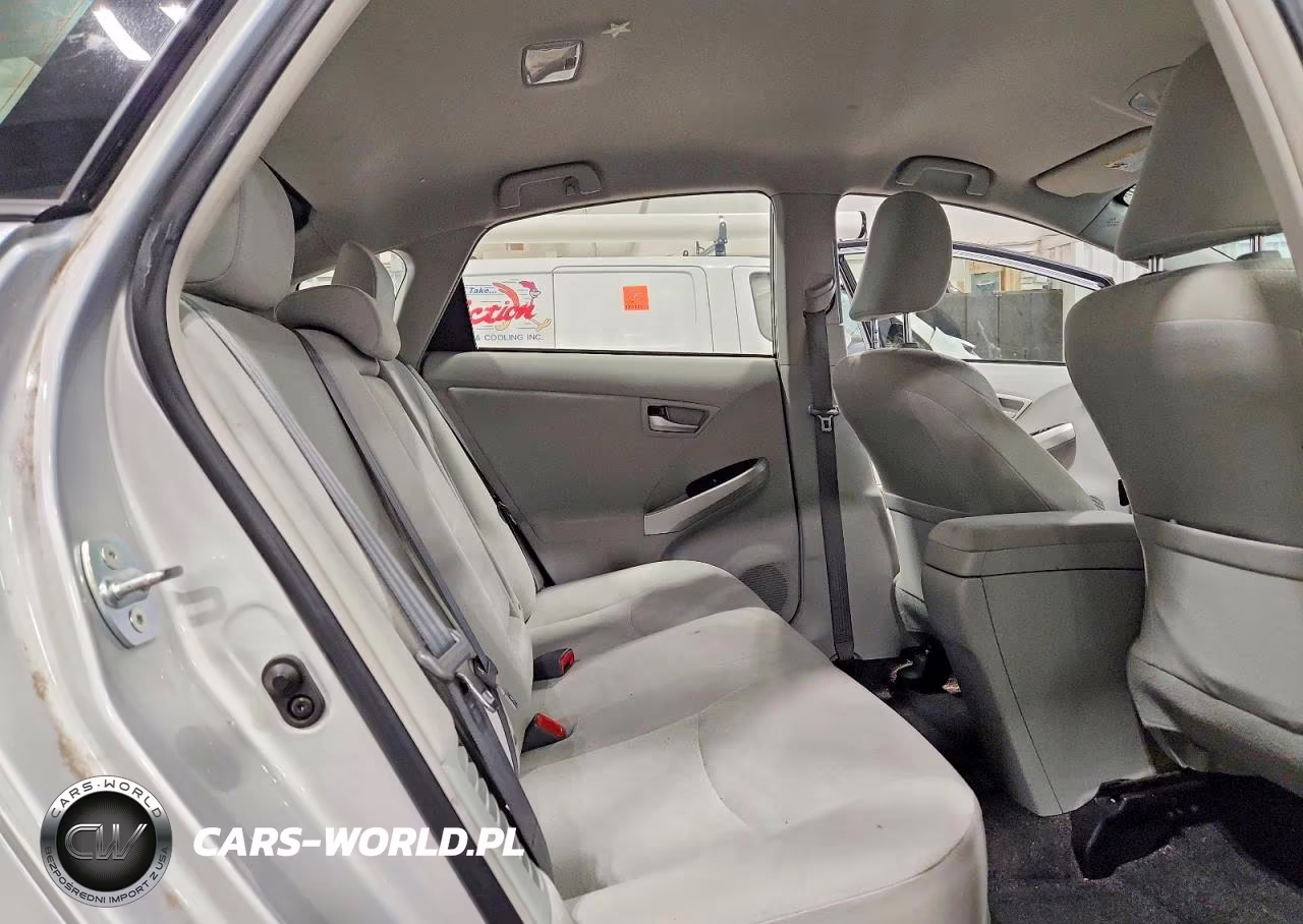 2015 Toyota Prius Two VIN:JTDKN3DU6F0426406 - 10